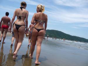 Juicy-Ass-Brazilian-Blonde-Strolls-on-the-Beach-in-Thong-e7cuvn0kdy.jpg
