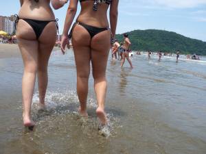 Juicy-Ass-Brazilian-Blonde-Strolls-on-the-Beach-in-Thong-u7cuvnnxrp.jpg