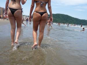 Juicy-Ass-Brazilian-Blonde-Strolls-on-the-Beach-in-Thong-q7cuvnksyb.jpg