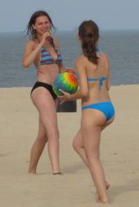 Volleyball-babe-in-blue-bikini%2C-BUBBLE-BUTT%21-j7cuvnwkod.jpg