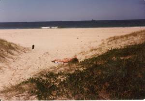 Vintage Spying women on the beach-d7cuw0olpc.jpg