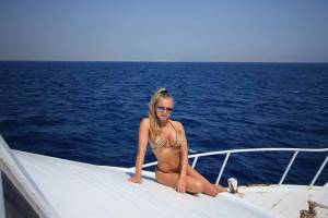 Blonde on Scuba Diving Holiday (63 Pics)-q7cw1m8oo6.jpg