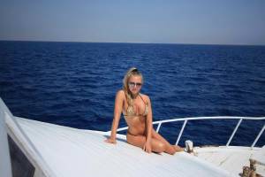 Blonde-on-Scuba-Diving-Holiday-%2863-Pics%29-h7cw1m75qf.jpg