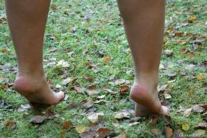 Brunette Girl Goes Barefoot Outdoors (x100)-37cw4gx5wx.jpg