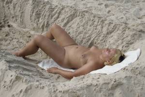 Nudist Mother Beach (75 Pics)-s7cxn0lo6q.jpg