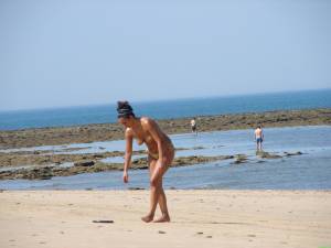 Dangerous Spying Topless Teens On The Beach [59 Pics]-e7da7o3yfw.jpg