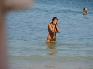 Dangerous Spying Topless Teens On The Beach [59 Pics]z7da7ouhxm.jpg
