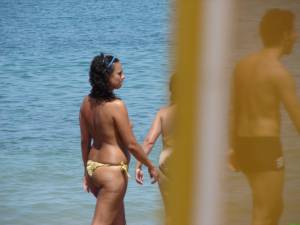 Dangerous Spying Topless Teens On The Beach [59 Pics]-47da7pcyv3.jpg