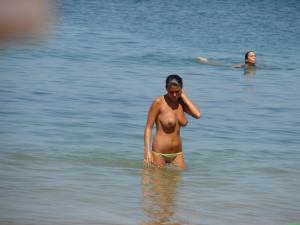 Dangerous-Spying-Topless-Teens-On-The-Beach-%5B59-Pics%5D-17da7ovxdv.jpg