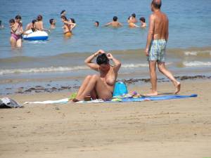 Dangerous Spying Topless Teens On The Beach [59 Pics]p7da7oix1s.jpg