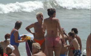Topless girls on the beach (119 Pics)-m7dc3r84qt.jpg
