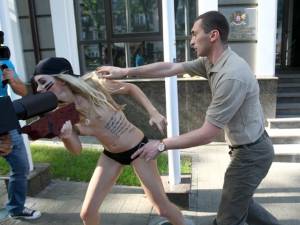 Femen x124-37dc62giff.jpg