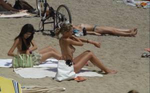 Topless girls on the beach (119 Pics)-17dc3q9zmz.jpg