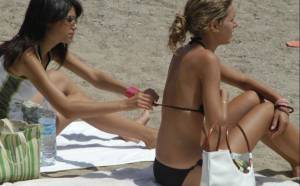 Topless-girls-on-the-beach-%28119-Pics%29-v7dc3q6t34.jpg