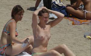 Topless girls on the beach (119 Pics)-47dc3qn11u.jpg