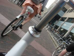 Bicycle-girl-passing-AMAZING-ASS-a7dc51beur.jpg