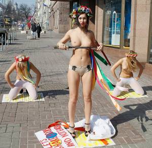 Femen x124-e7dc63hqwk.jpg