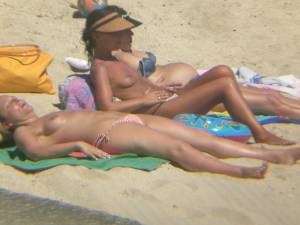 3 Topless MILFs On Beach [x36]-u7dc4nqkc0.jpg