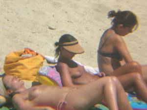 3 Topless MILFs On Beach [x36]-z7dc4n0ybk.jpg