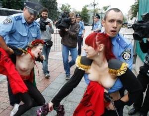 Femen x124-47dc62kpms.jpg