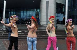 Femen x124-77dc61ewax.jpg
