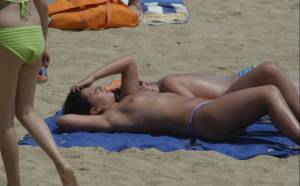 Topless girls on the beach (119 Pics)37dc3qcp1a.jpg