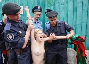 Femen-x124-k7dc62lbdf.jpg