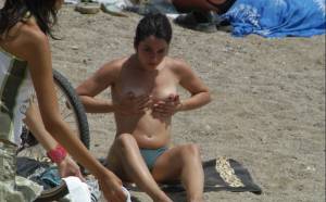 Topless girls on the beach (119 Pics)t7dc3qiaw4.jpg