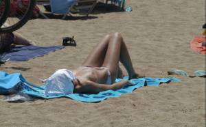 Topless girls on the beach (119 Pics)k7dc3spb4c.jpg