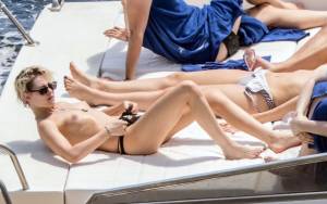 Kristen Stewart - Topless Bikini Candids in Italy - 19 July 2019-i7ddnjo2uk.jpg