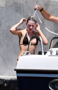 Kristen Stewart - Topless Bikini Candids in Italy - 19 July 2019g7ddnk1767.jpg