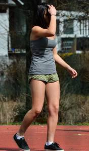 Girl with really short shorts exposes her assn7de43101s.jpg