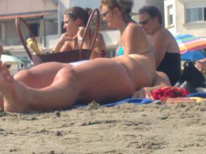 Topless MILF And Friends On The Beach-37dg9j7lce.jpg
