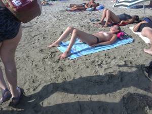 Topless-MILF-And-Friends-On-The-Beach-q7dg9jmrwp.jpg