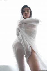 Aaliyah-Hadid-Nuru-For-You-196x-2495x1663--c7d0c0ikoj.jpg