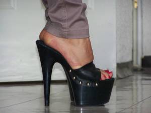 Alejandra-Sexy-Feet-Honey-c7d2eavgwm.jpg