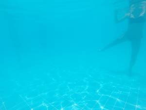 Underwater MILF Candids (2 Different Days Spy)-b7d2epnd0l.jpg