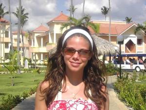 Young Brunette Vacation x80o7d6gkayca.jpg