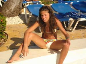 Young Brunette Vacation x80y7d6gjvkqy.jpg