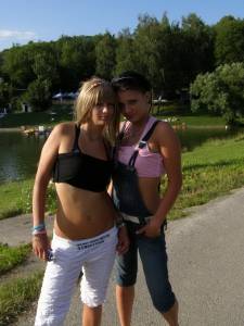 Lesbian-Girlfriends-On-Vacation-x97-m7d74jduj3.jpg