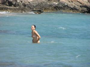 2008, Greece Rhodos girl playing with sand x16-x7djvgraod.jpg
