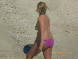 Playing Topless On The Beach-s7dm7je75g.jpg