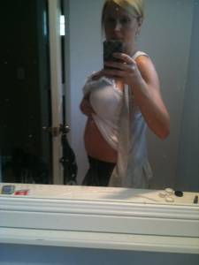 Sexy pregnant wife x72-p7dp86udux.jpg