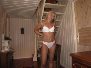 Sexy Blonde Amateur Wife (44 Pics)-b7dp8gfk6i.jpg