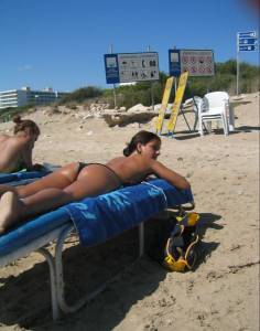 Girls-Sunbathing-in-Greece-%2868-Pics%29-77dvrgc6pt.jpg