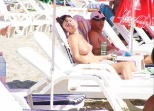 Topless-Girls-at-Mamaia-Beach-%2848-Pics%29-z7dvr93y66.jpg