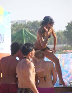 Topless Girls at Mamaia Beach (48 Pics)-r7dvr8hksw.jpg