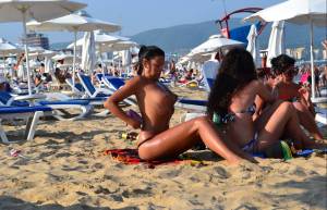 Topless-Girls-At-Varna-And-Bulgarian-Sunny-Beach-Resort-v7dvq1wb7n.jpg