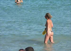 Beach-Fun-in-Cannes-%28134-Pics%29-n7dvr1f2kx.jpg