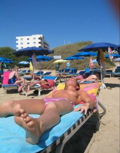 Girls Sunbathing in Greece (68 Pics)-a7dvrg5oie.jpg